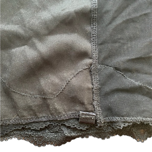 Torrid black half slip size 1 - Picture 4 of 4